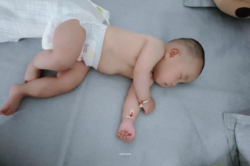 邓州三个月宝宝抬头不稳